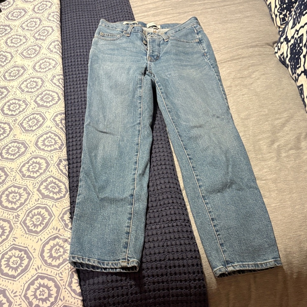 Universal Thread Light Blue Straight-Leg Jeans